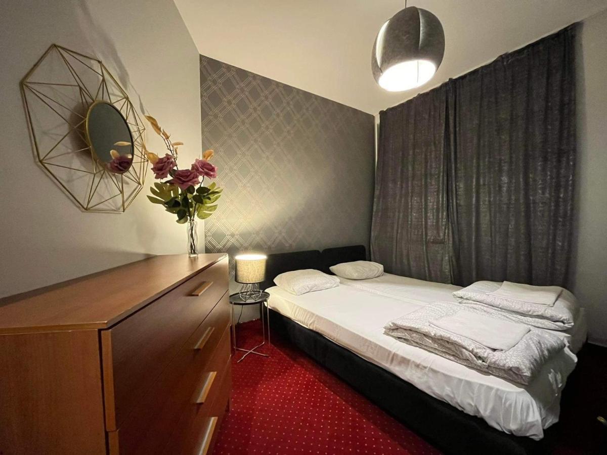 Helvetia Plus B&B - Private Rooms And Apartments Warsaw Exterior photo